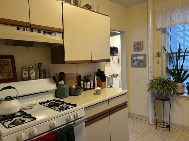 2039 Commonwealth Ave 8, Boston, MA 02135