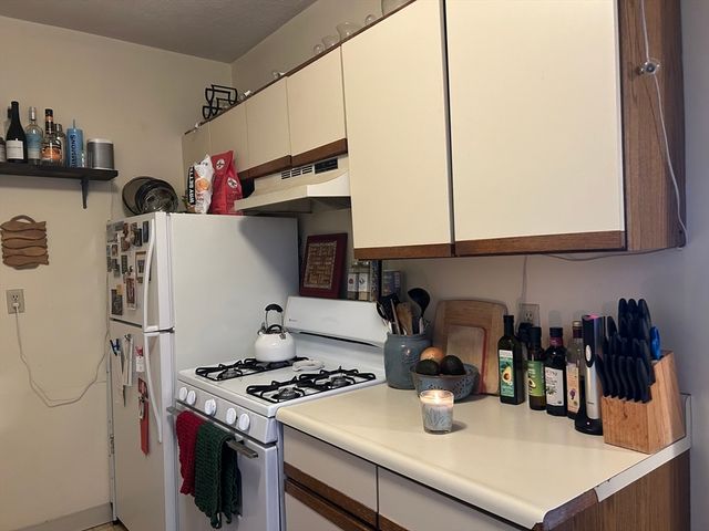 2039 Commonwealth Ave 8, Boston, MA 02135