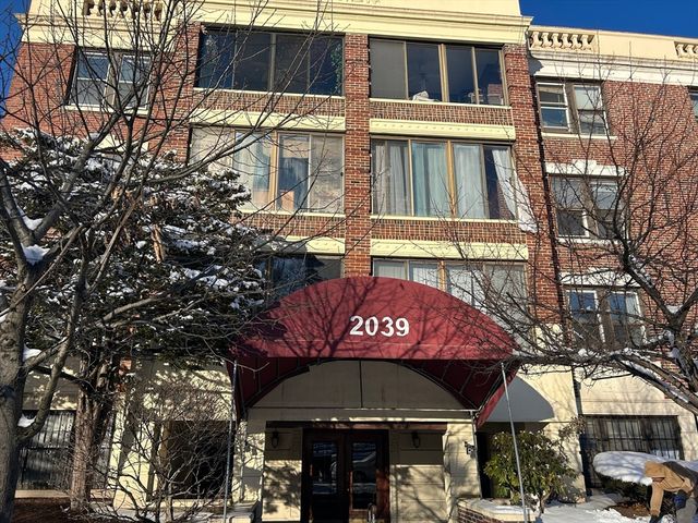 2039 Commonwealth Ave 8, Boston, MA 02135