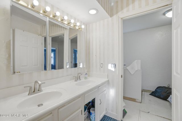 911 Shearwood Drive, Perrysburg, OH 43551