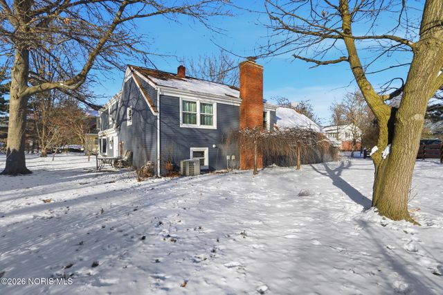 911 Shearwood Drive, Perrysburg, OH 43551