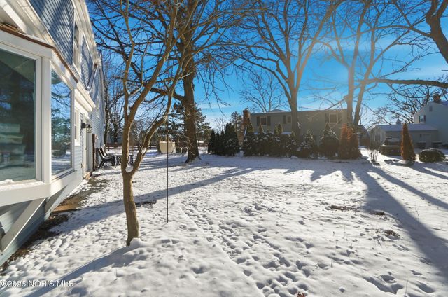 911 Shearwood Drive, Perrysburg, OH 43551