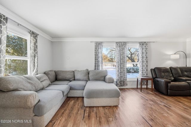 911 Shearwood Drive, Perrysburg, OH 43551