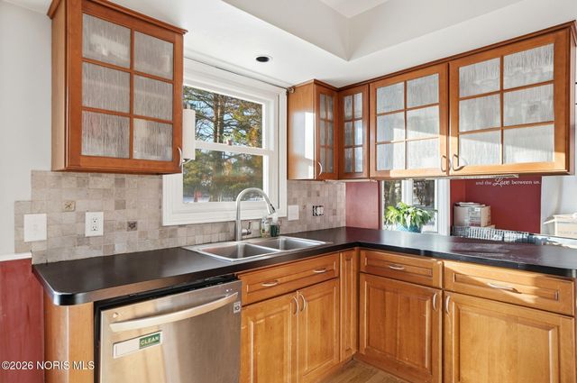 911 Shearwood Drive, Perrysburg, OH 43551