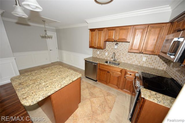 15450 Ashley Court, Macomb, MI 48044