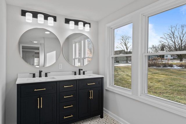 132 Fontana AVENUE, Fontana, WI 53125