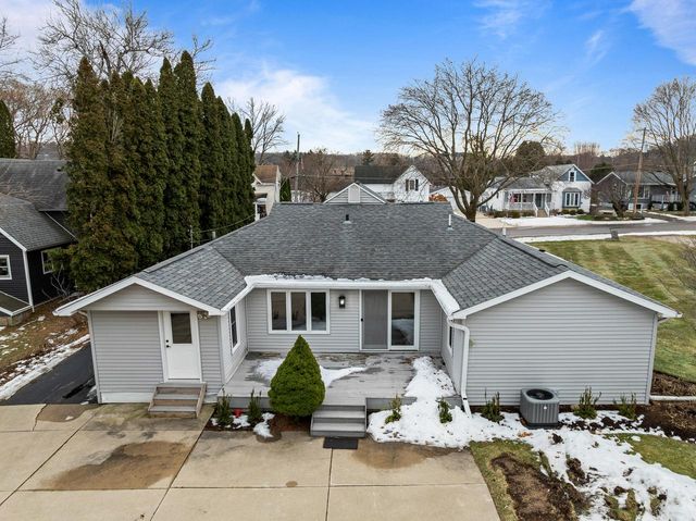 132 Fontana AVENUE, Fontana, WI 53125