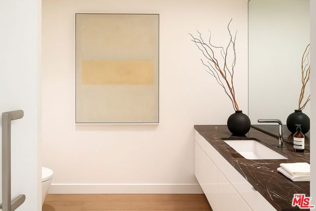 9000 W 3rd Street 208, Los Angeles, CA 90048