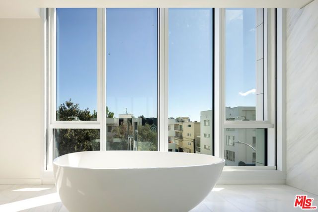 9000 W 3rd Street 208, Los Angeles, CA 90048