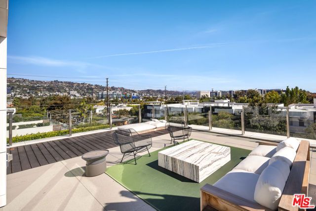 9000 W 3rd Street 208, Los Angeles, CA 90048