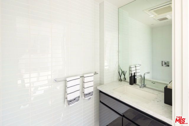 9000 W 3rd Street 208, Los Angeles, CA 90048