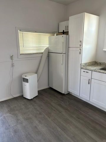 1102 Edith Boulevard SE Unit 1, Albuquerque, NM 87102