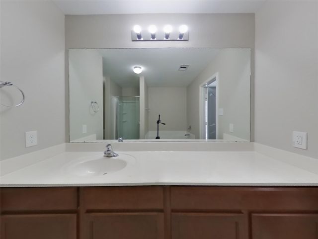 308 Summer Horse Drive, La Marque, TX 77568