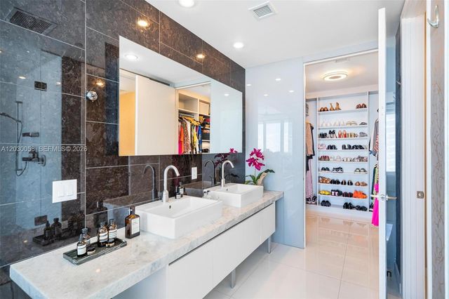 1100 Biscayne Blvd 5203, Miami, FL 33132