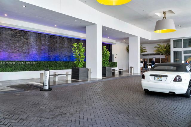 1100 Biscayne Blvd 5203, Miami, FL 33132