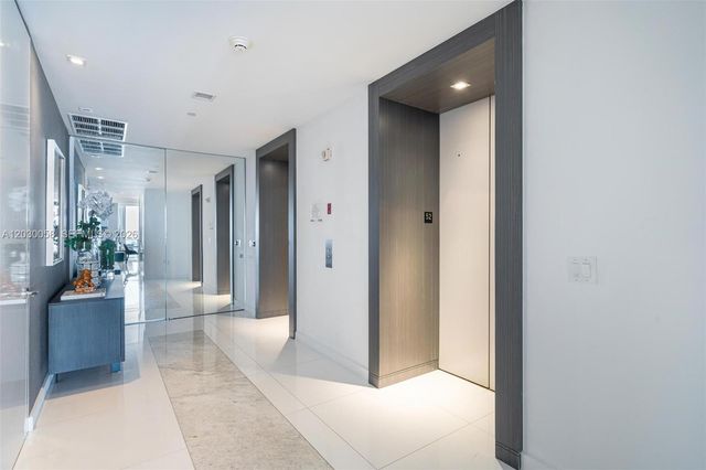 1100 Biscayne Blvd 5203, Miami, FL 33132