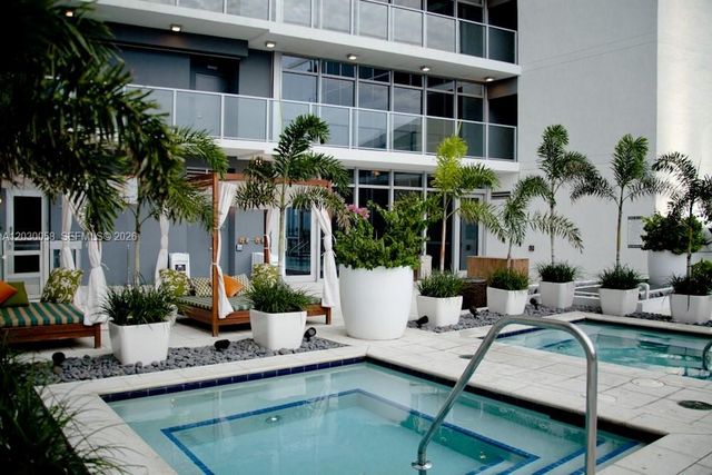 1100 Biscayne Blvd 5203, Miami, FL 33132