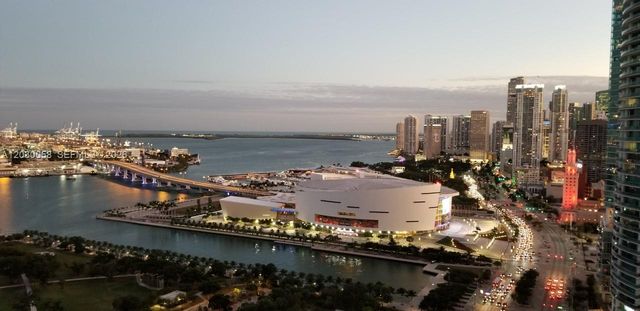 1100 Biscayne Blvd 5203, Miami, FL 33132