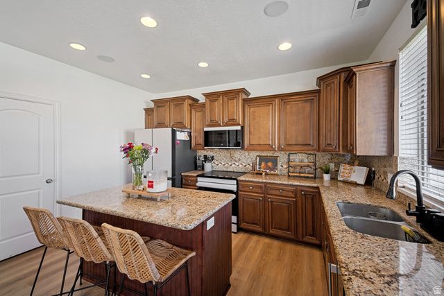 824 W SOUTHHAMPTON DR, North Salt Lake, UT 84054