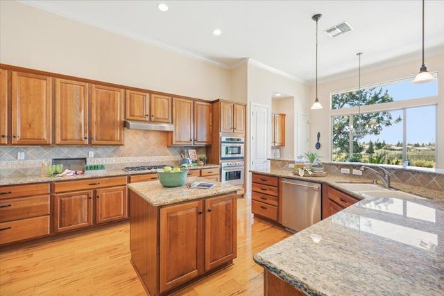 2471 Walden View Ln, Lincoln, CA 95648