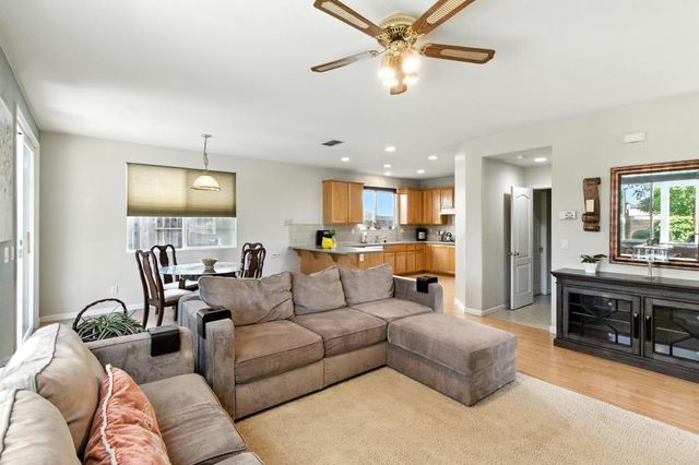 9028 Brittany Park Dr, Sacramento, CA 95829