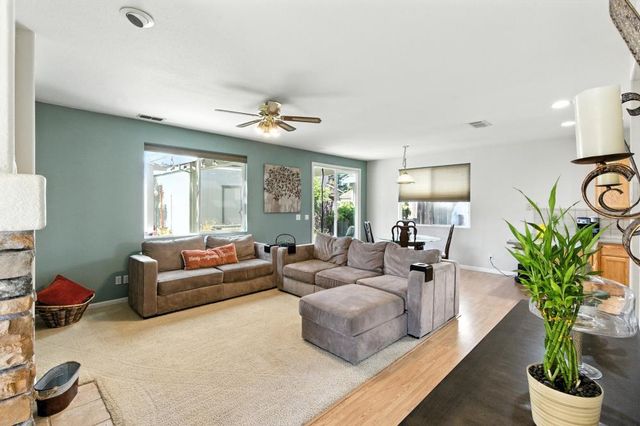 9028 Brittany Park Dr, Sacramento, CA 95829