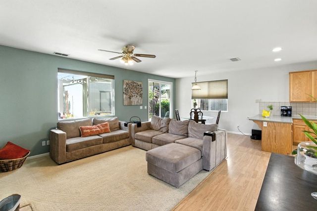 9028 Brittany Park Dr, Sacramento, CA 95829