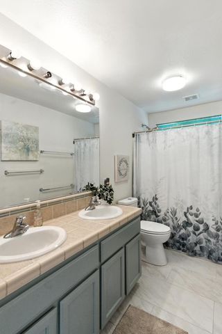 9028 Brittany Park Dr, Sacramento, CA 95829