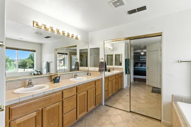 9028 Brittany Park Dr, Sacramento, CA 95829