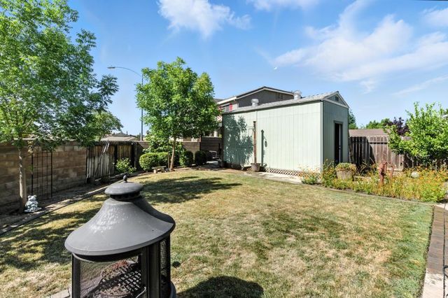9028 Brittany Park Dr, Sacramento, CA 95829