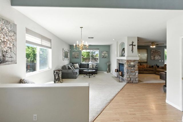 9028 Brittany Park Dr, Sacramento, CA 95829