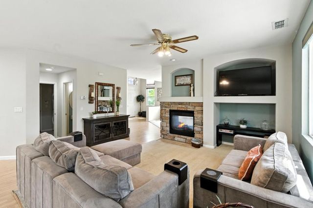 9028 Brittany Park Dr, Sacramento, CA 95829