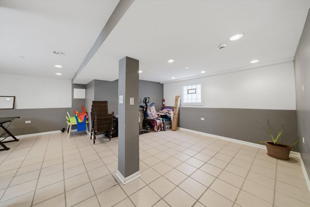 2231 N 75th Avenue, Elmwood Park, IL 60707
