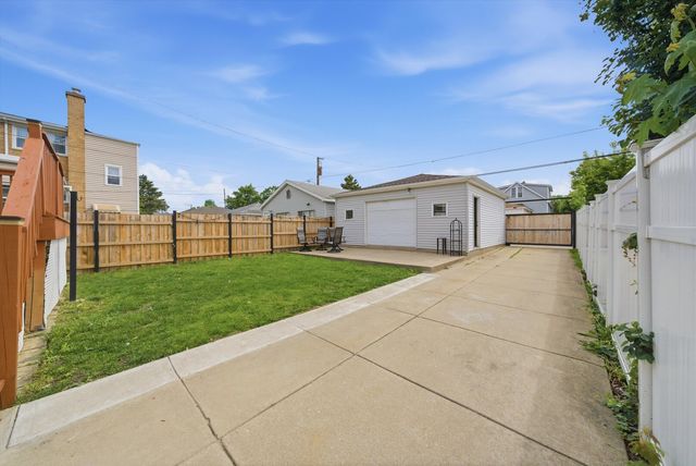 2231 N 75th Avenue, Elmwood Park, IL 60707