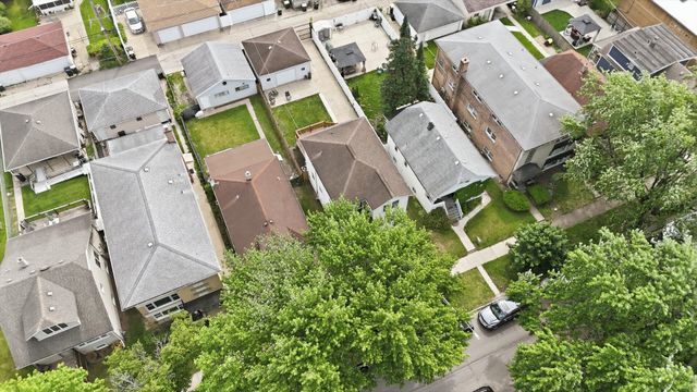2231 N 75th Avenue, Elmwood Park, IL 60707