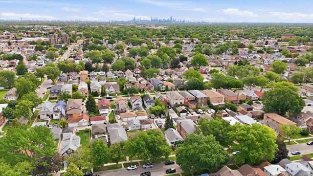 2231 N 75th Avenue, Elmwood Park, IL 60707