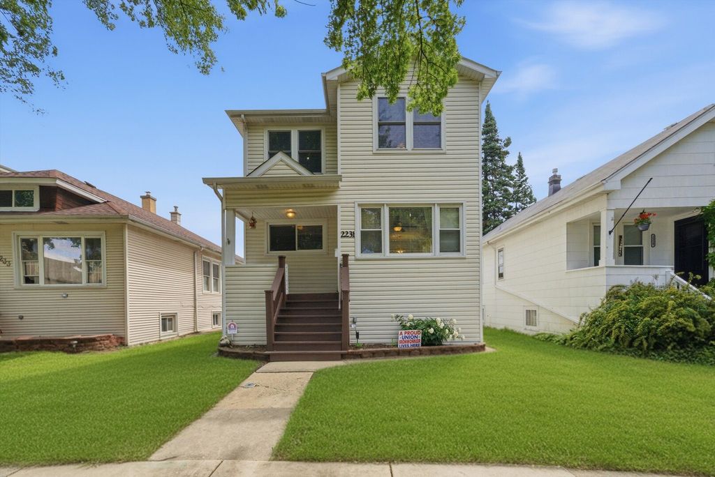 2231 N 75th Avenue, Elmwood Park, IL 60707