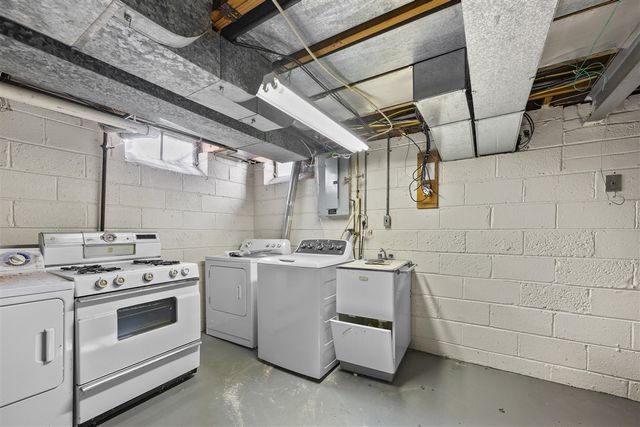 576 Golfview Boulevard, Birmingham, MI 48009