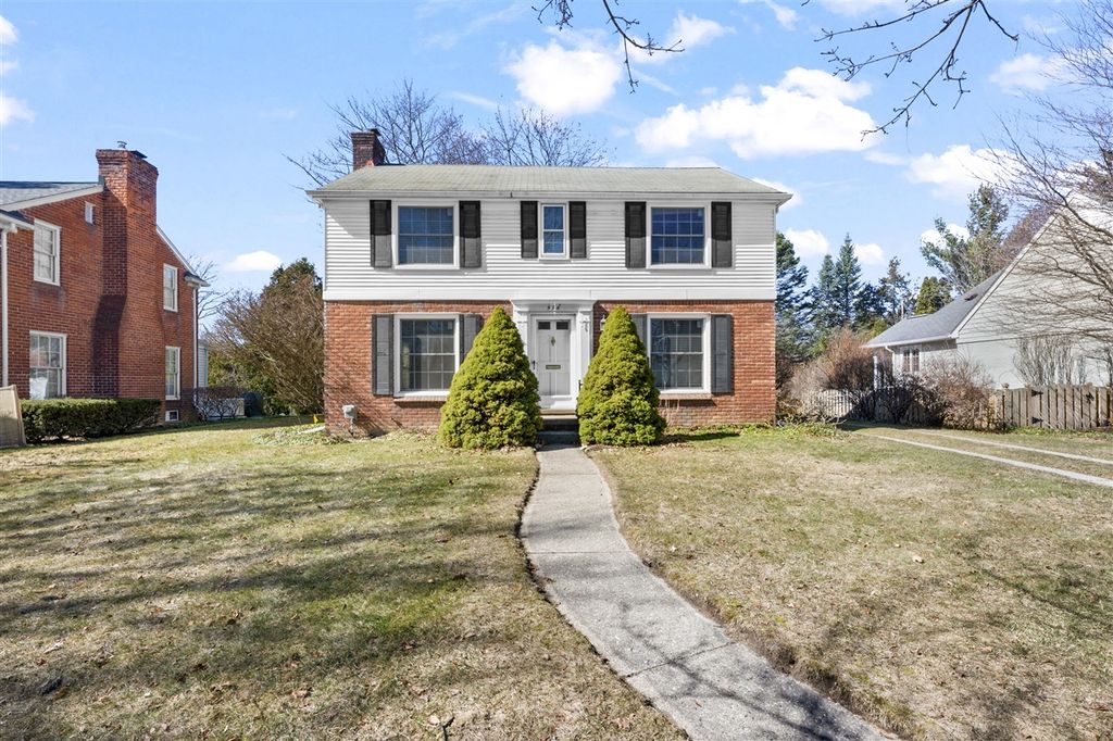 576 Golfview Boulevard, Birmingham, MI 48009