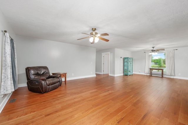 1176 E 120th Ave N, Belle Plaine, KS 67013