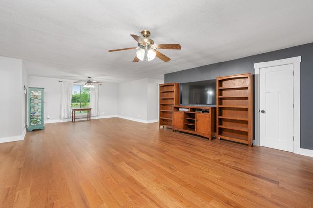 1176 E 120th Ave N, Belle Plaine, KS 67013