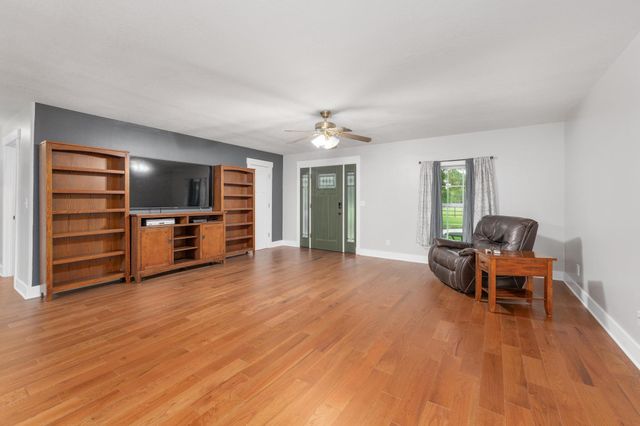 1176 E 120th Ave N, Belle Plaine, KS 67013