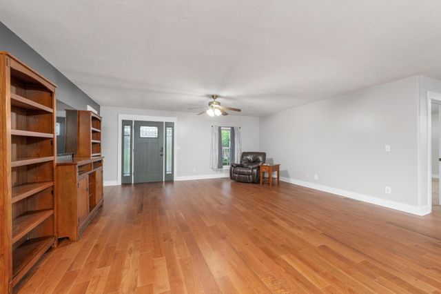 1176 E 120th Ave N, Belle Plaine, KS 67013