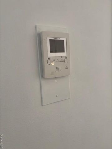 209-10 41 Avenue 2E, Bayside, NY 11361