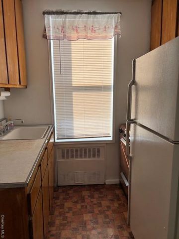 209-10 41 Avenue 2E, Bayside, NY 11361