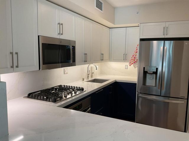 500 W Harbor Drive W 318, San Diego, CA 92101
