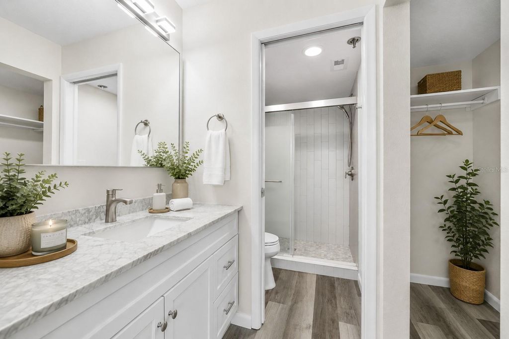 Image 15 of property listing at 4550 PINEBROOK CIRCLE 106, Bradenton, FL 34209