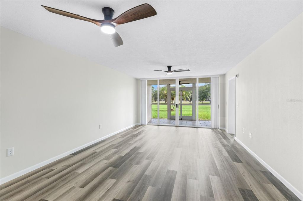 Image 5 of property listing at 4550 PINEBROOK CIRCLE 106, Bradenton, FL 34209