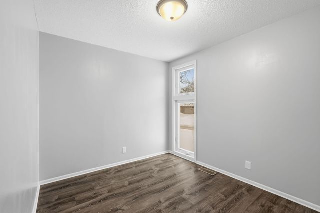 3224 75th Avenue N, Brooklyn Park, MN 55443