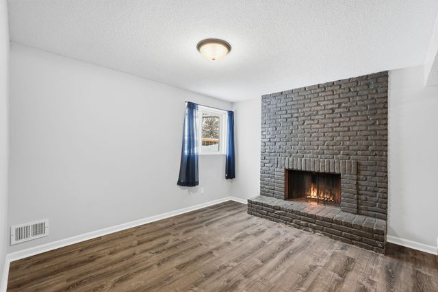 3224 75th Avenue N, Brooklyn Park, MN 55443